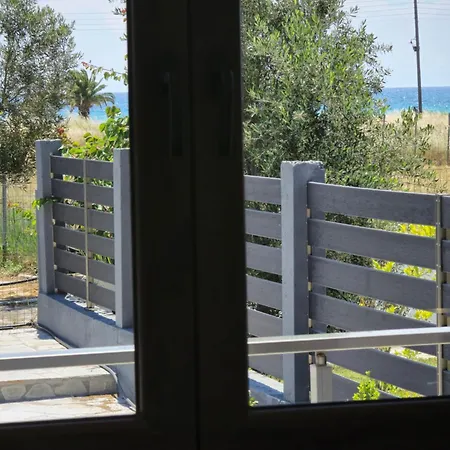 Summertime Just 90meters From The Sea! בית נופש